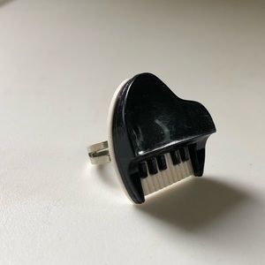 Piano ring adjustable size